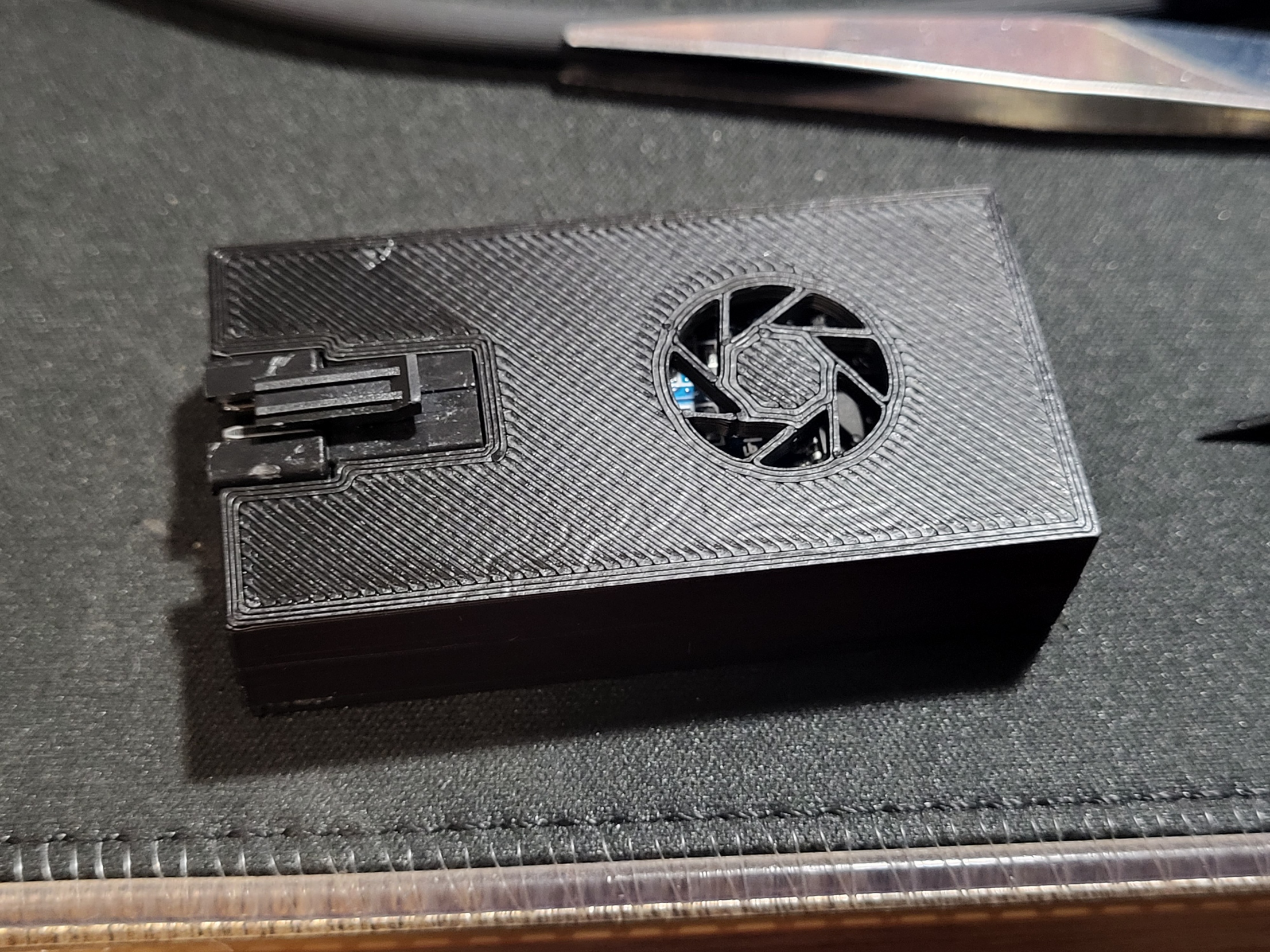 Vỏ D1 Mini có chỗ cắm LED