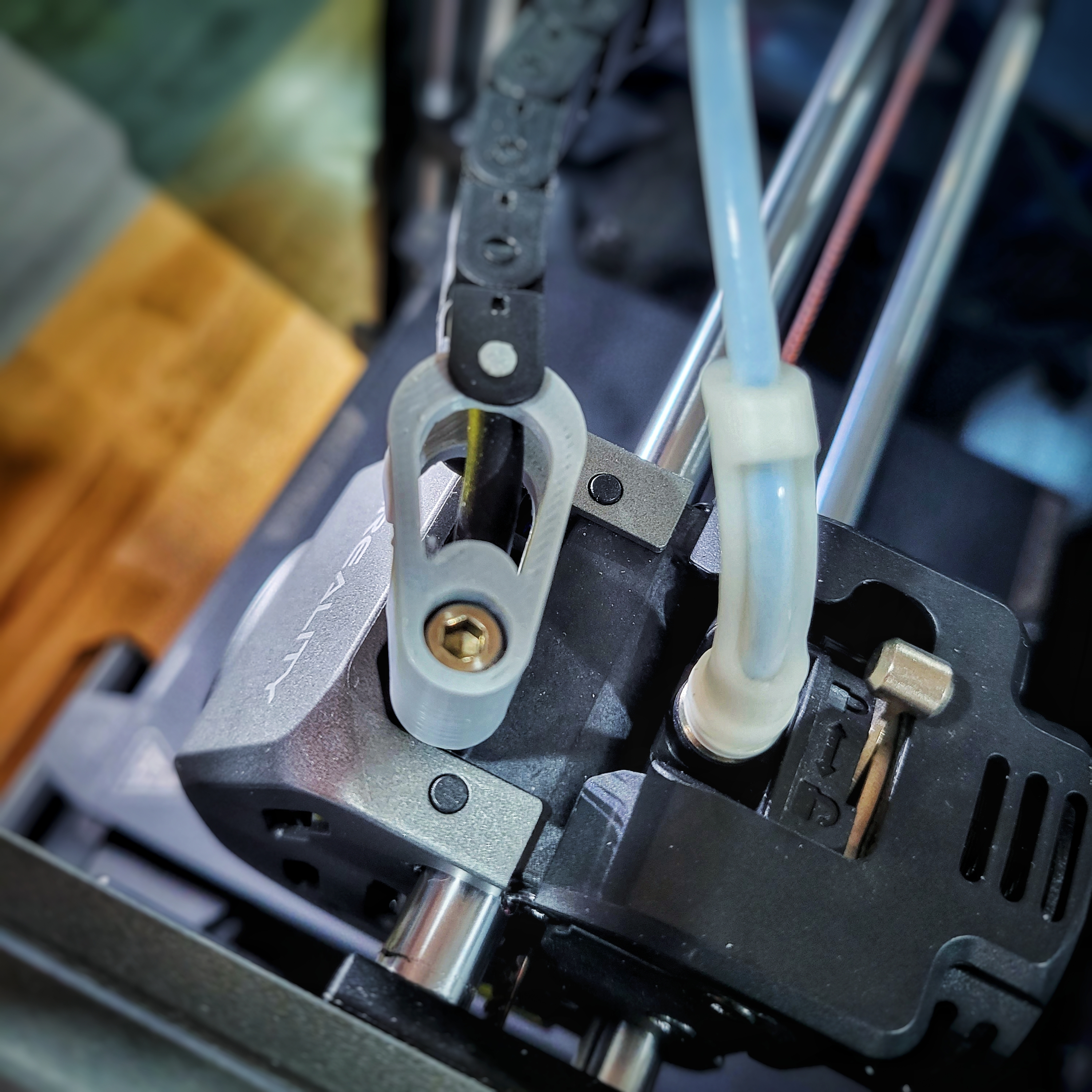 K1: Mắt xích - Giá đỡ phía trước