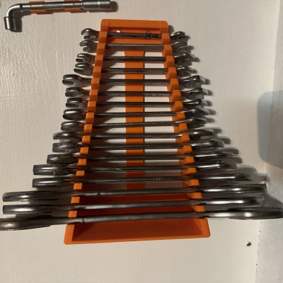 Kệ treo tường đựng cờ lê