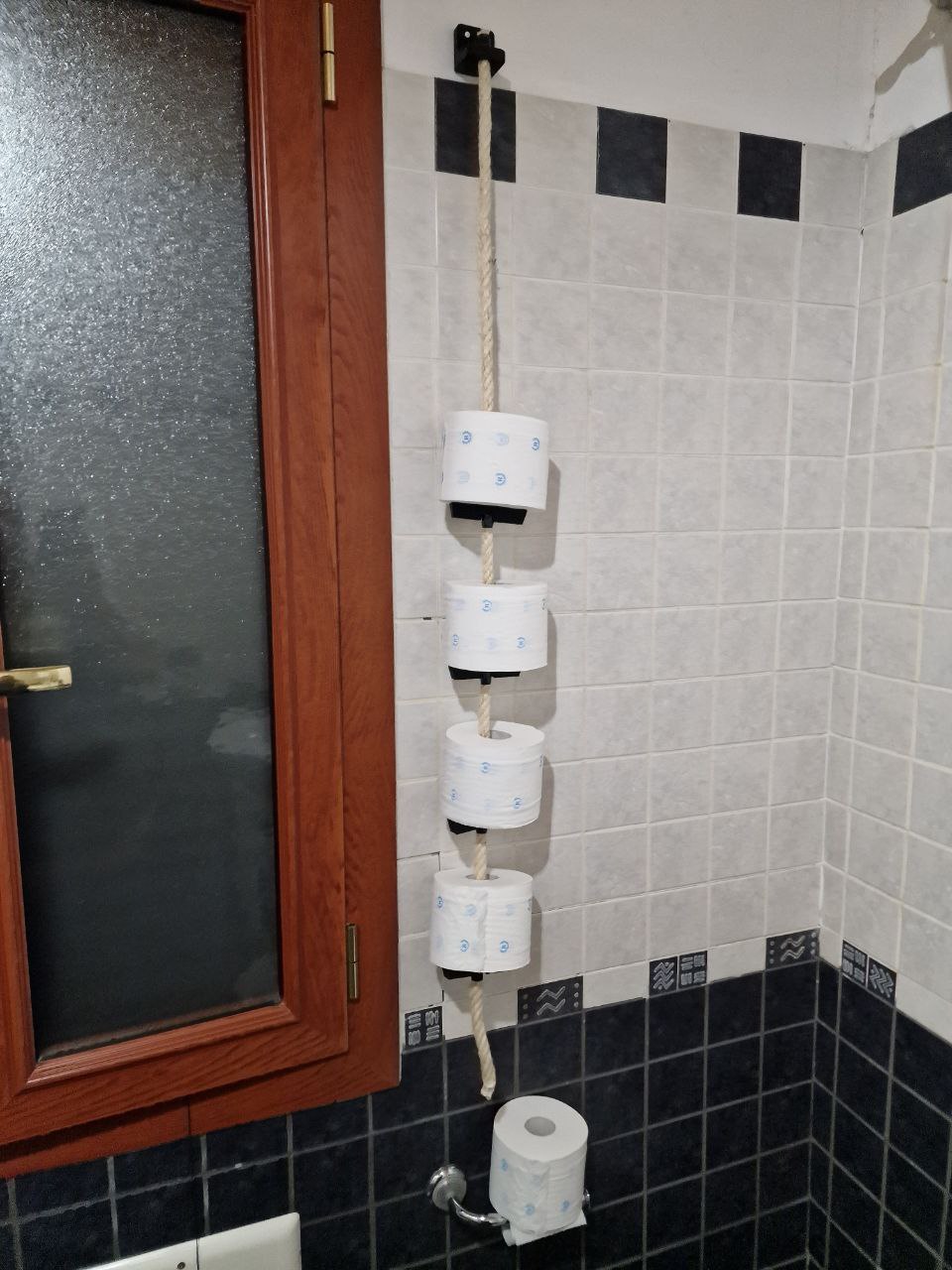 Giá Đỡ Cuộn Giấy Vệ Sinh