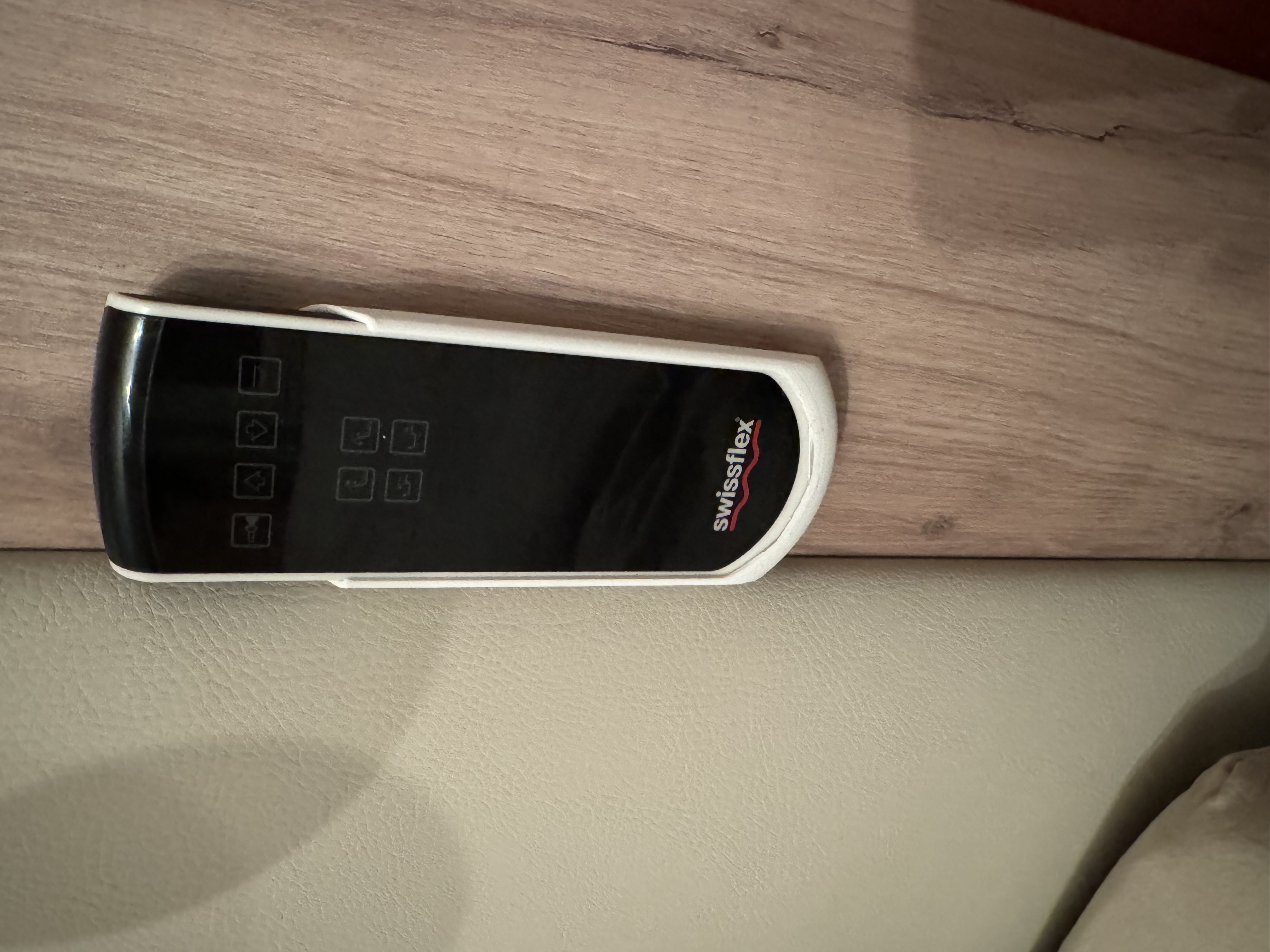 Giá đỡ remote Swissflex