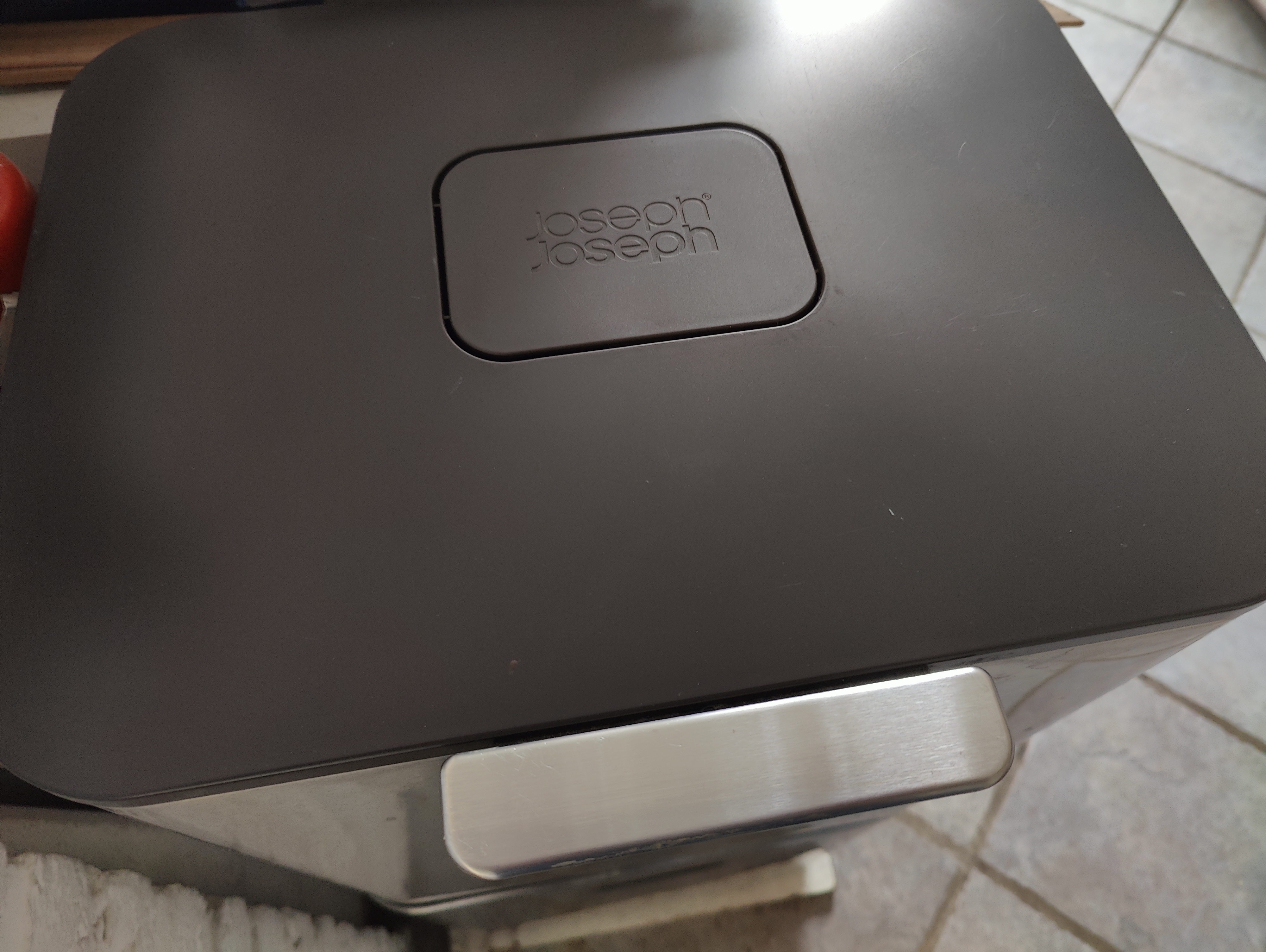 Dụng Cụ Hỗ Trợ Mở Nắp Thùng Rác