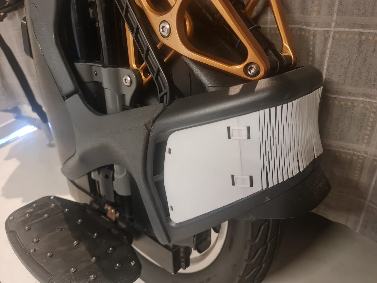 Ốp lưng sau xe Kingsong S18