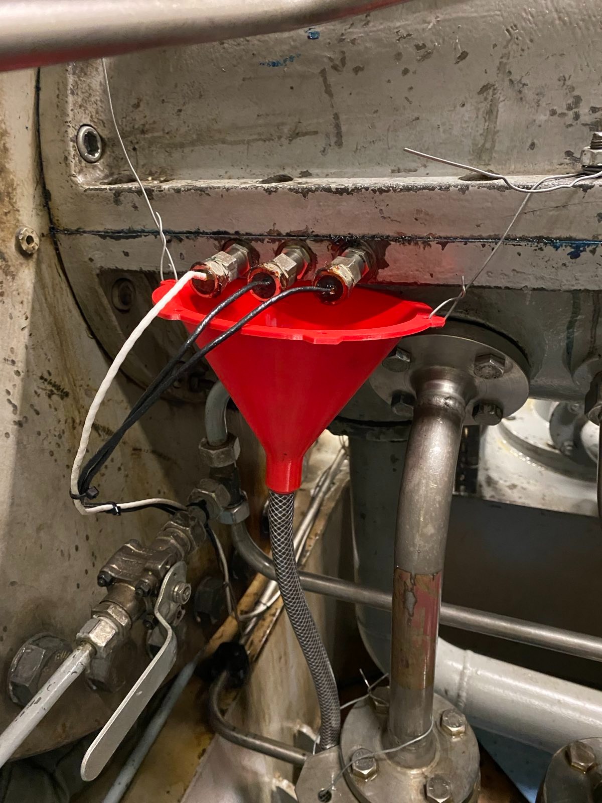 Phễu hứng rò rỉ tạm thời