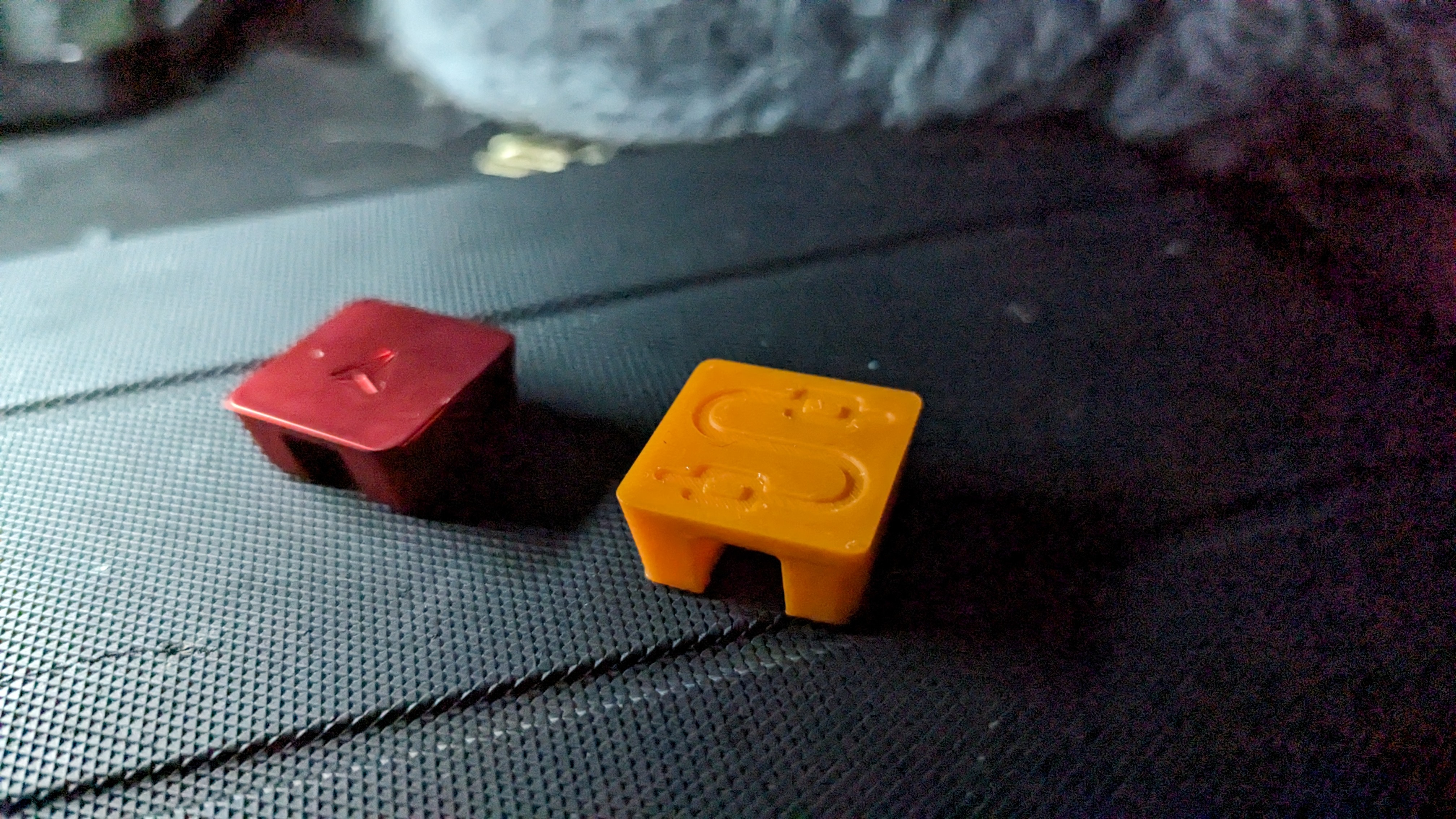 Chân Đế Nam Châm Giữ Dây Cáp Trên Bàn