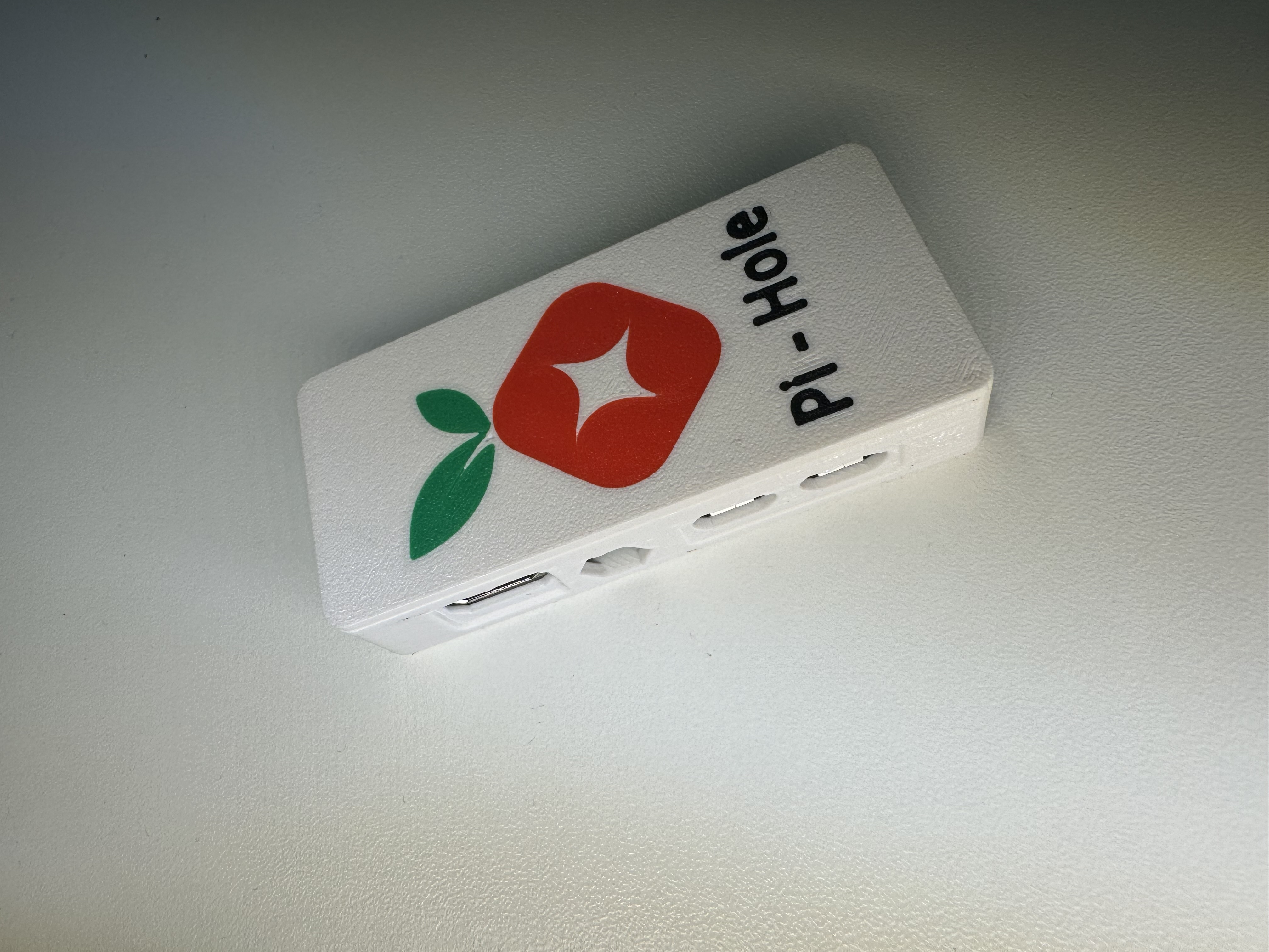 Vỏ Raspberry Pi Zero mỏng dính kèm Logo Pi-Hole