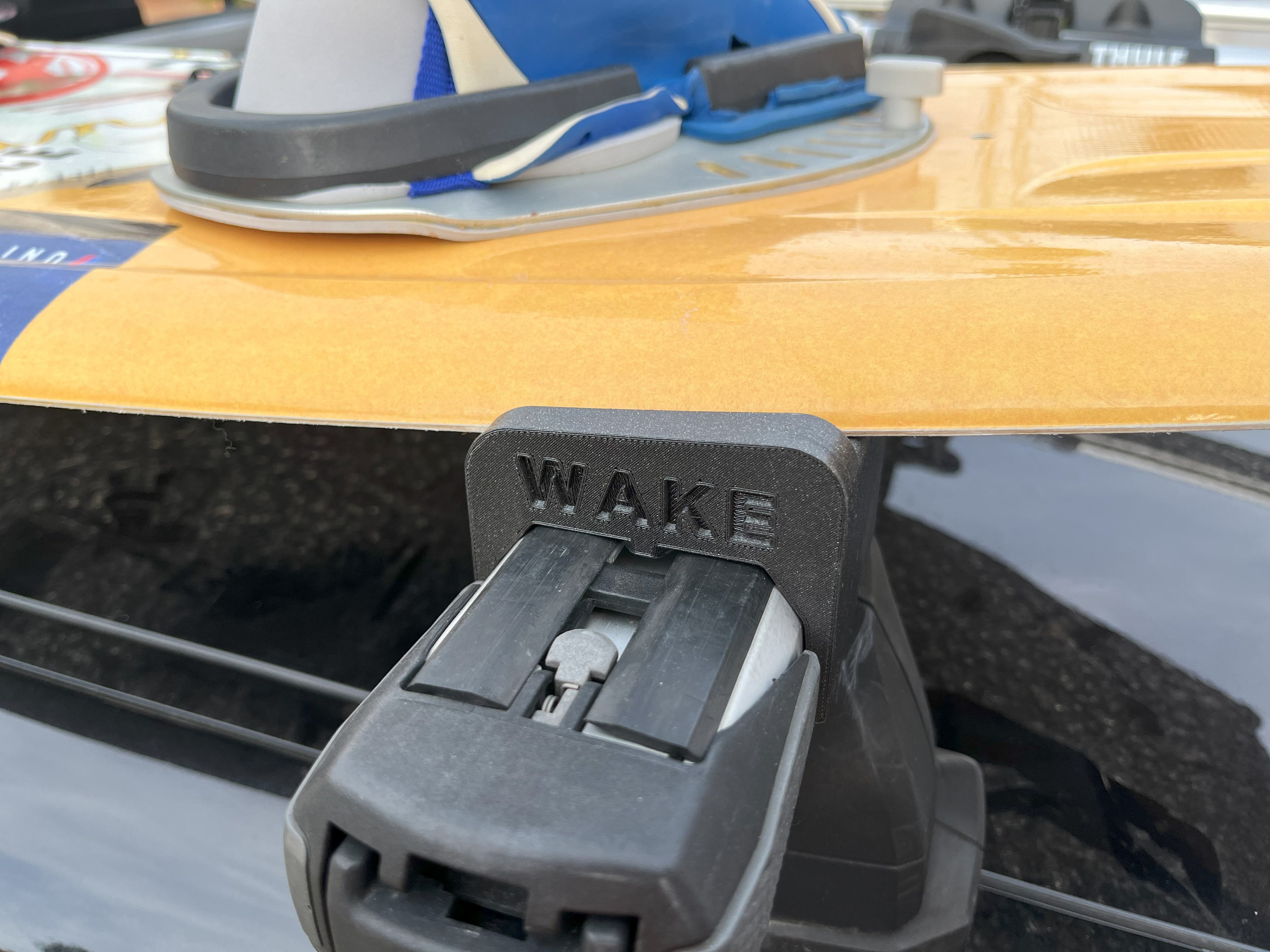 Giá Đỡ Ván Wakeboard Cho Thanh Mui Xe Thule