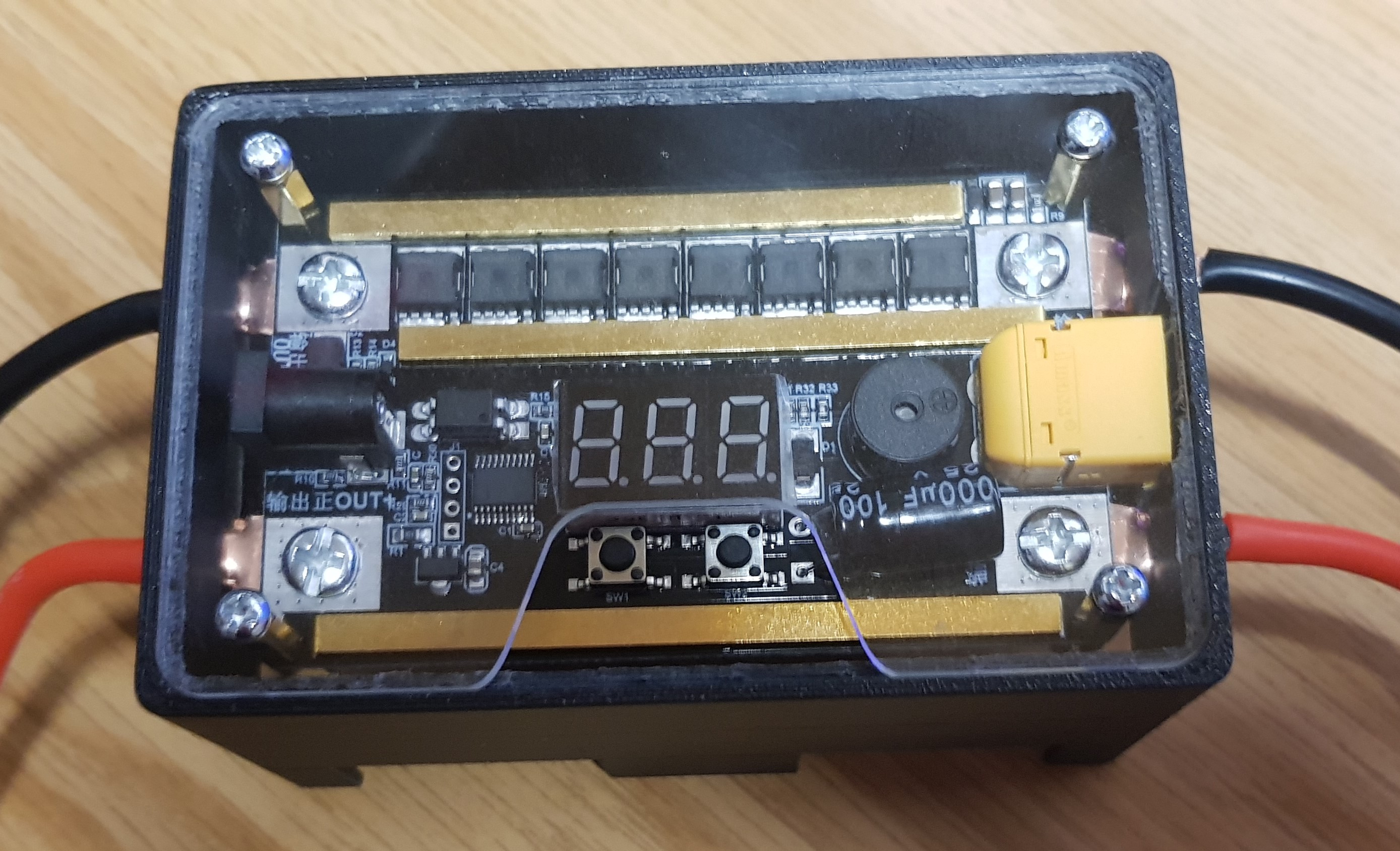 Hộp Máy Hàn Điểm Pin