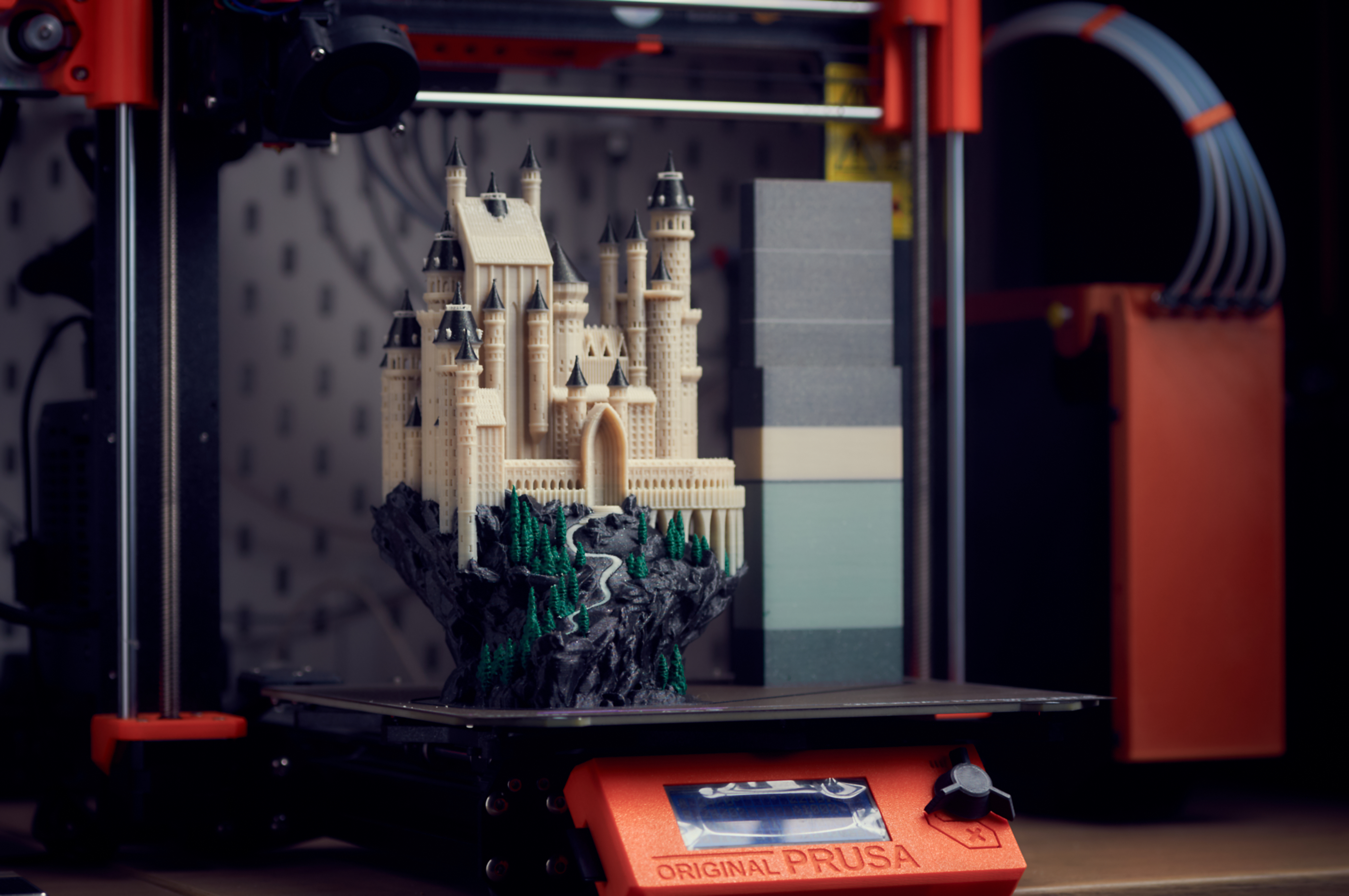 Lâu Đài Trung Cổ Nhiều Màu