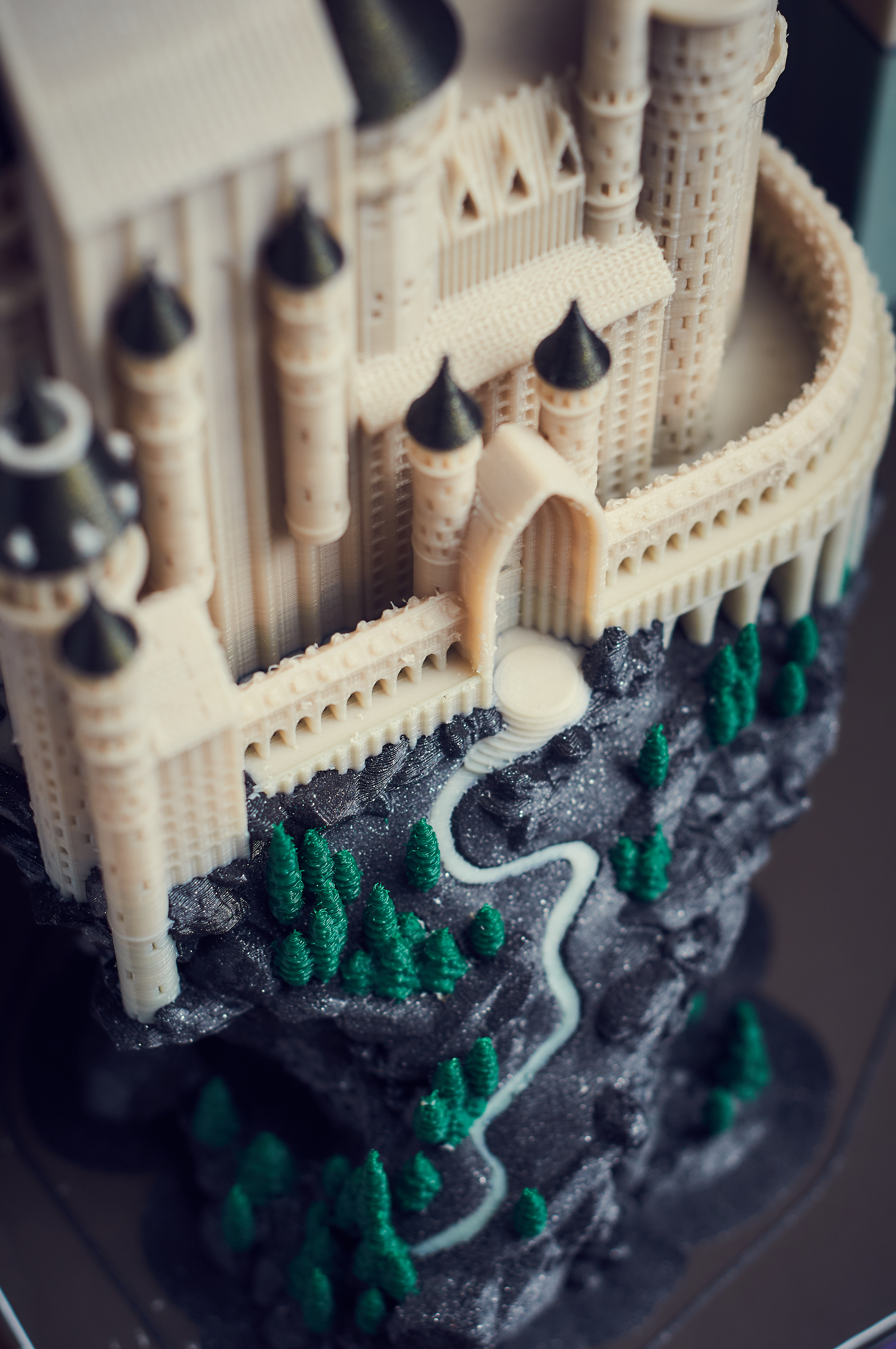 Lâu Đài Trung Cổ Nhiều Màu