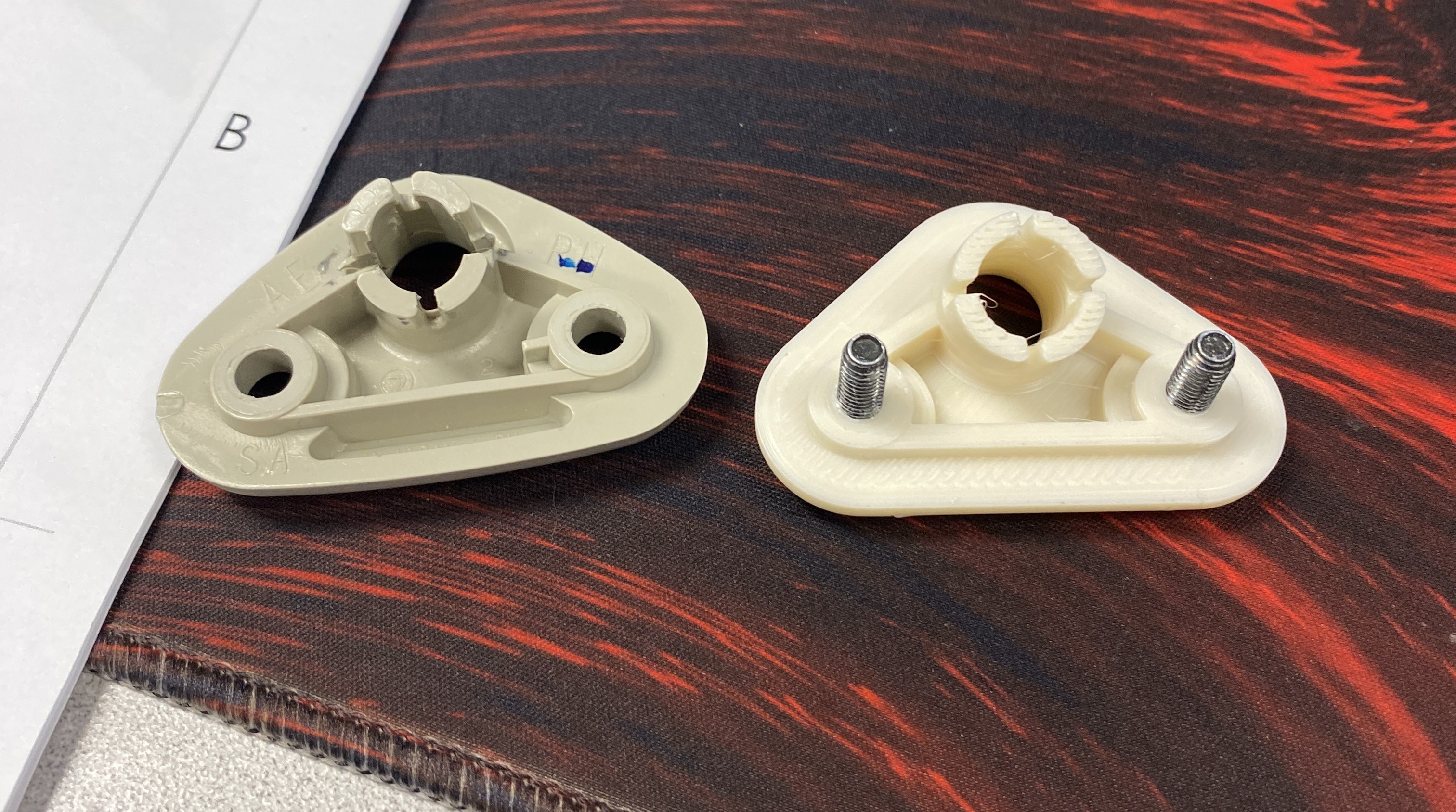 Chốt Giữ Kính Che Nắng Xe Subaru