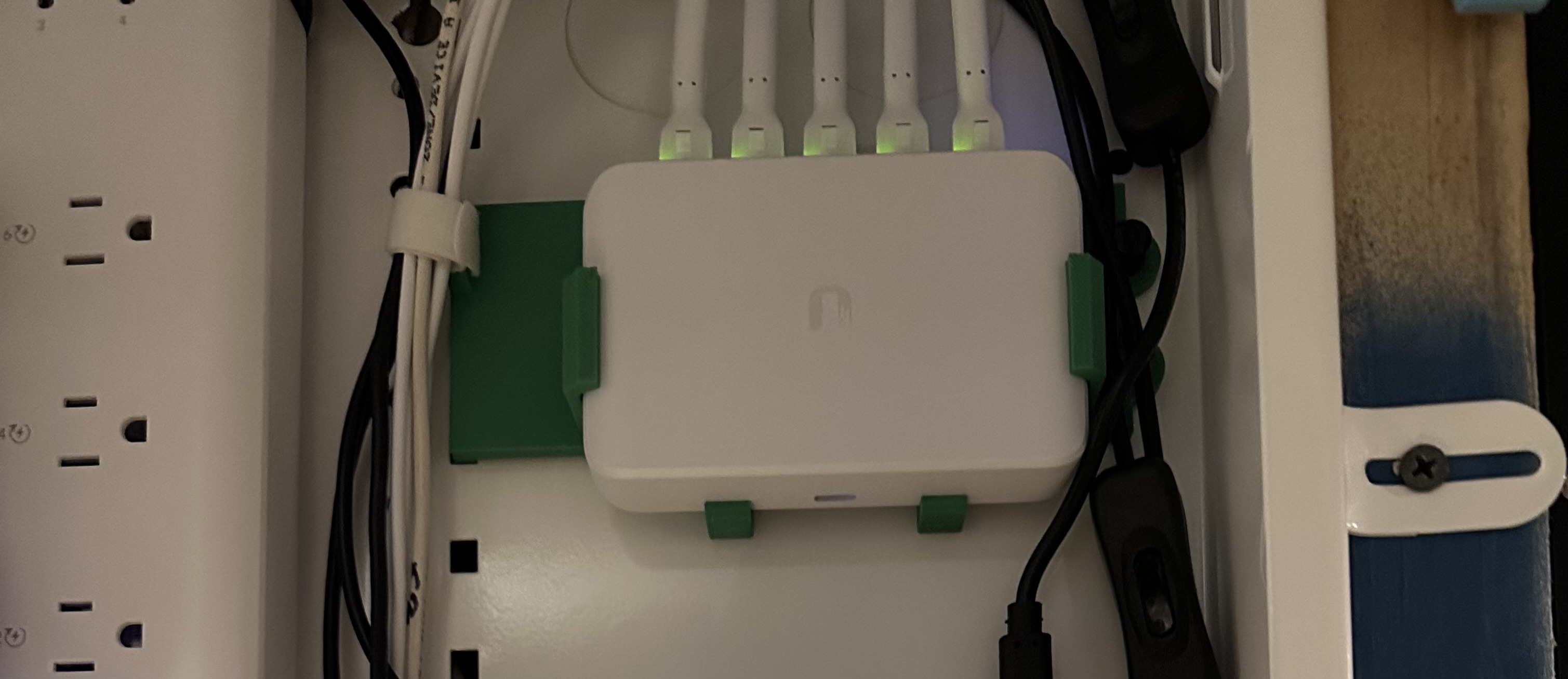 Giá Đỡ Unifi USW-Flex-Mini cho Tủ OnQ