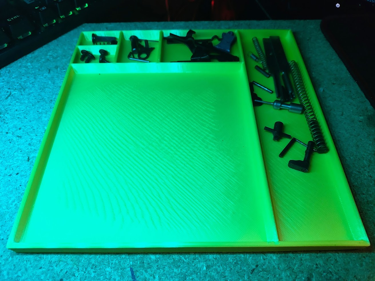 Khay Làm Việc Có Ngăn Chia Đựng Linh Kiện Nhỏ