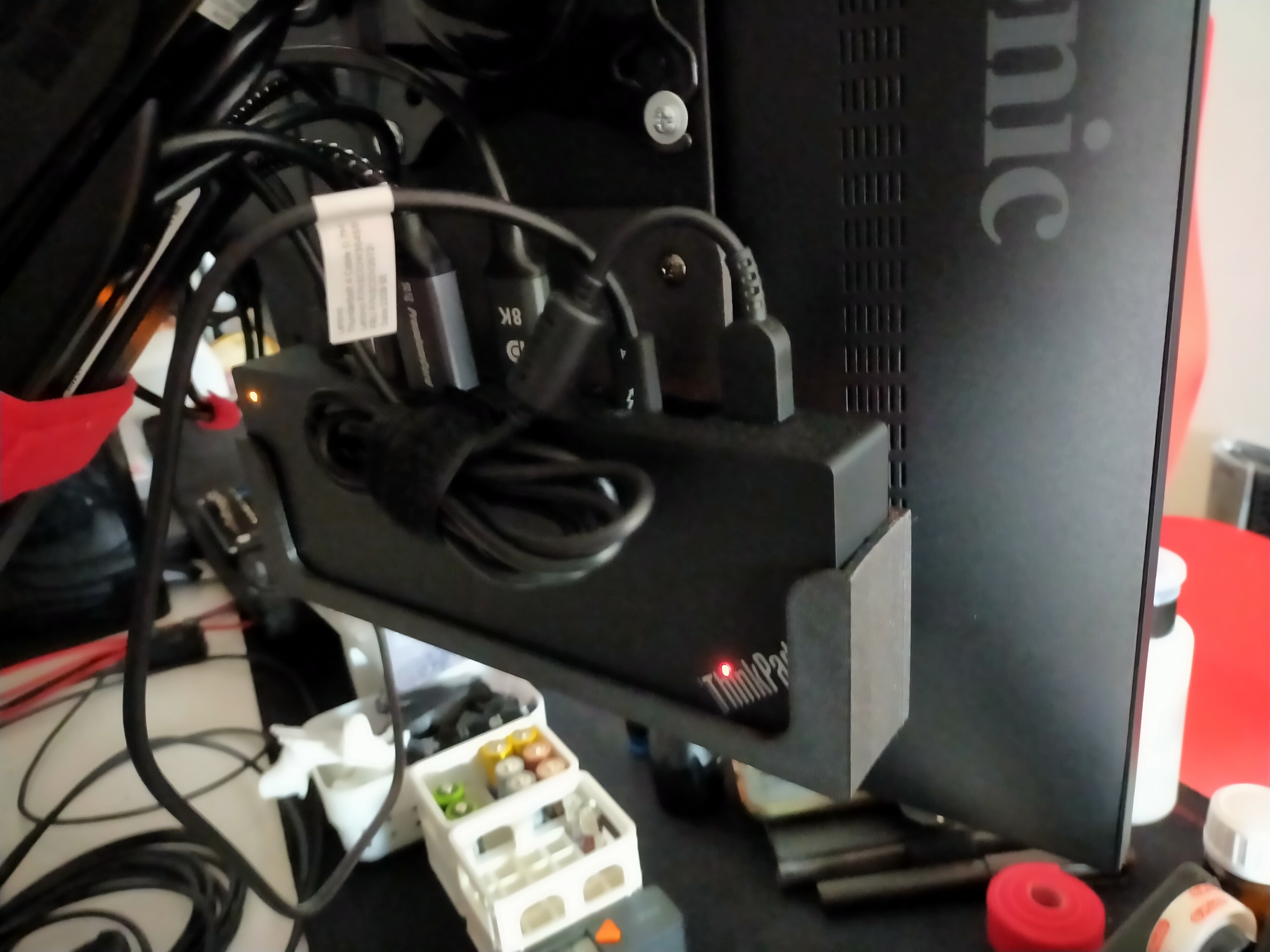 Giá Đỡ VESA 100 Cho Dock USB-C Đa Năng ThinkPad