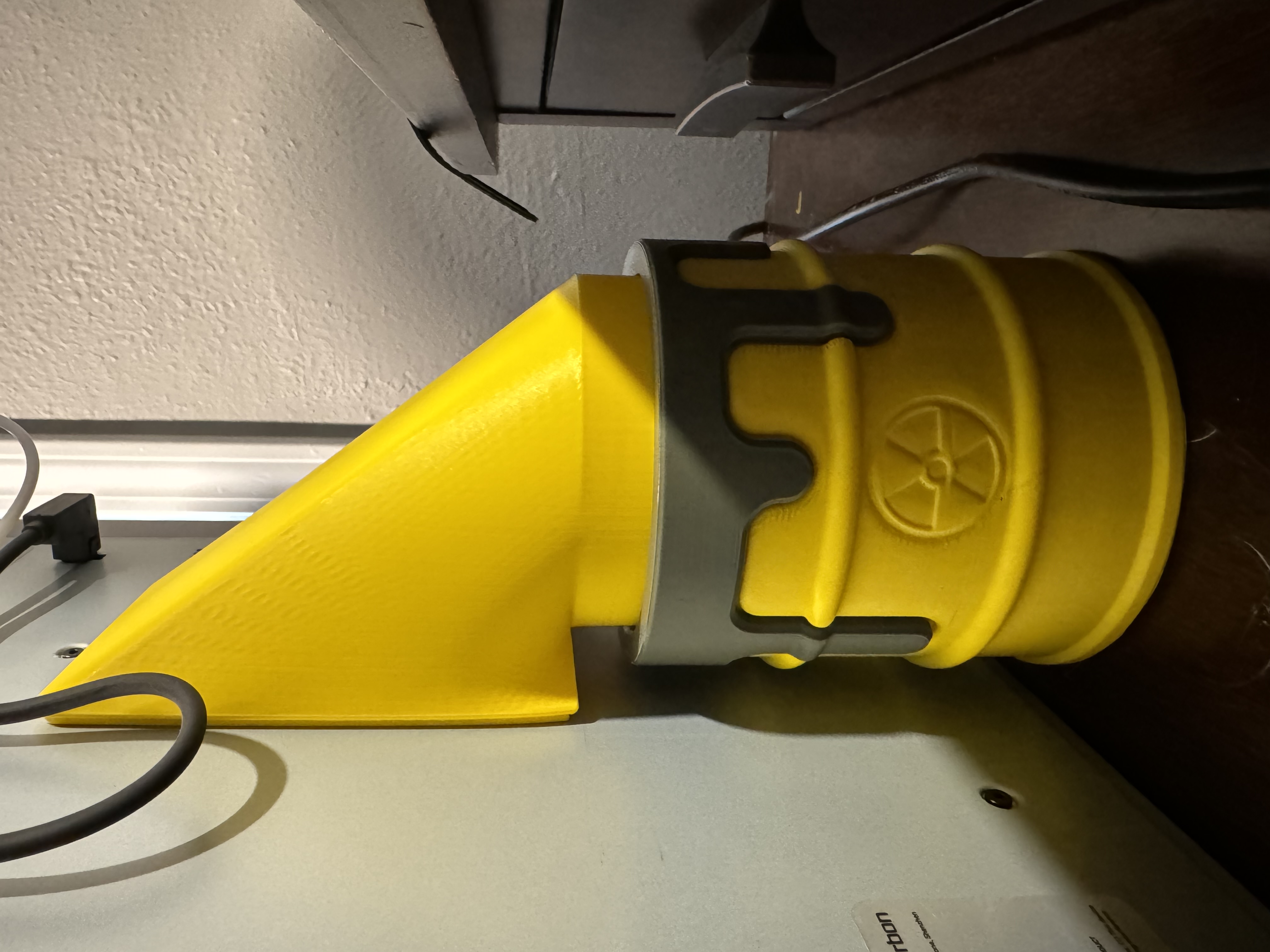 Ống Chuyển Rác Nam Châm Cho Drippy Drum XC1