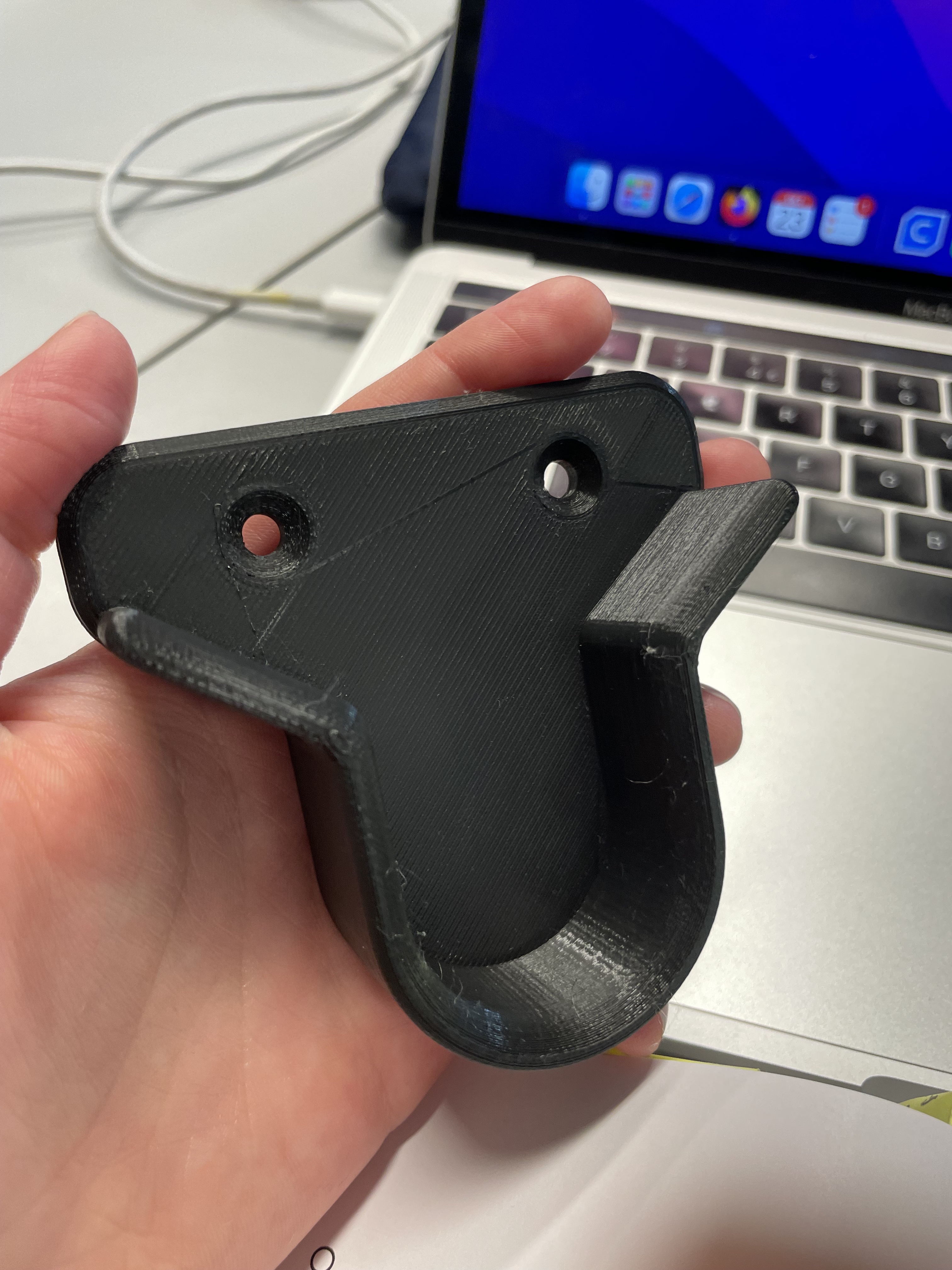 Giá đỡ treo tường cho thanh treo quần áo