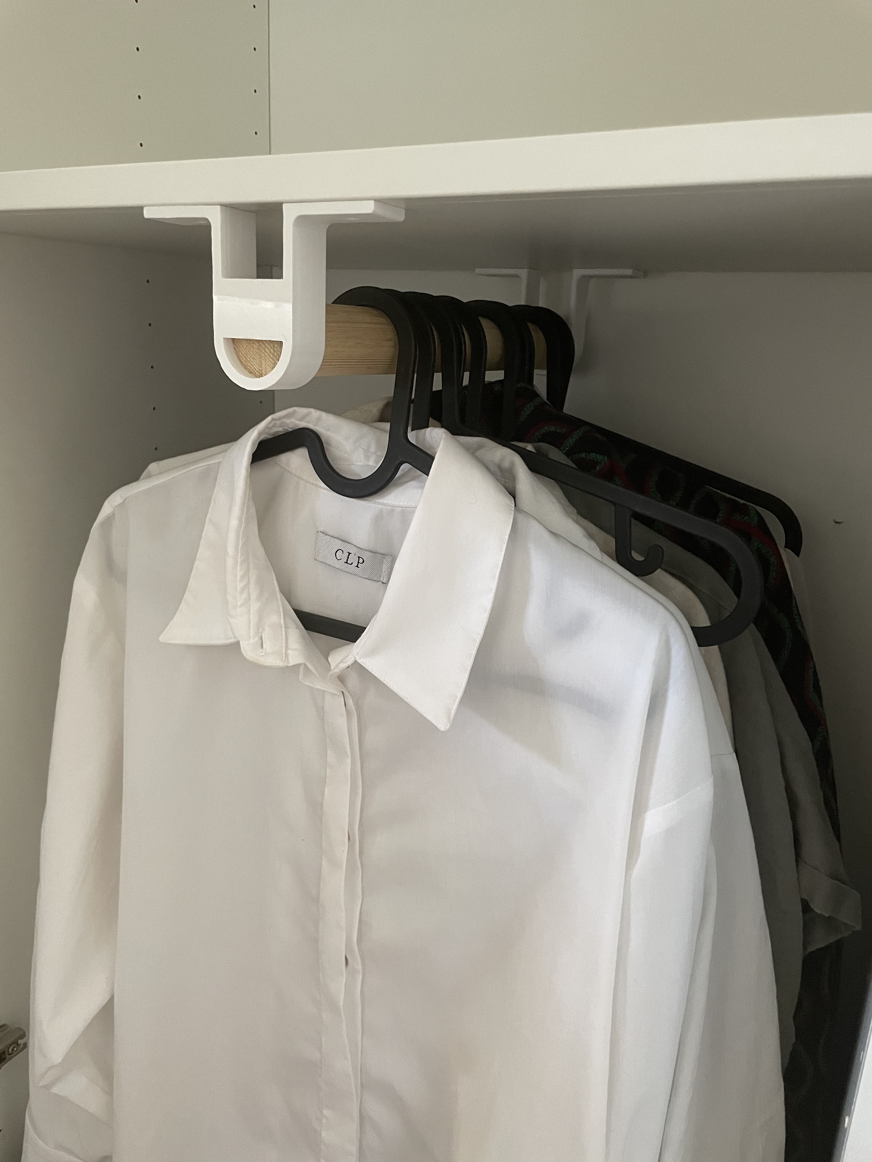 Giá Treo Quần Áo Để Gắn Kệ Tủ