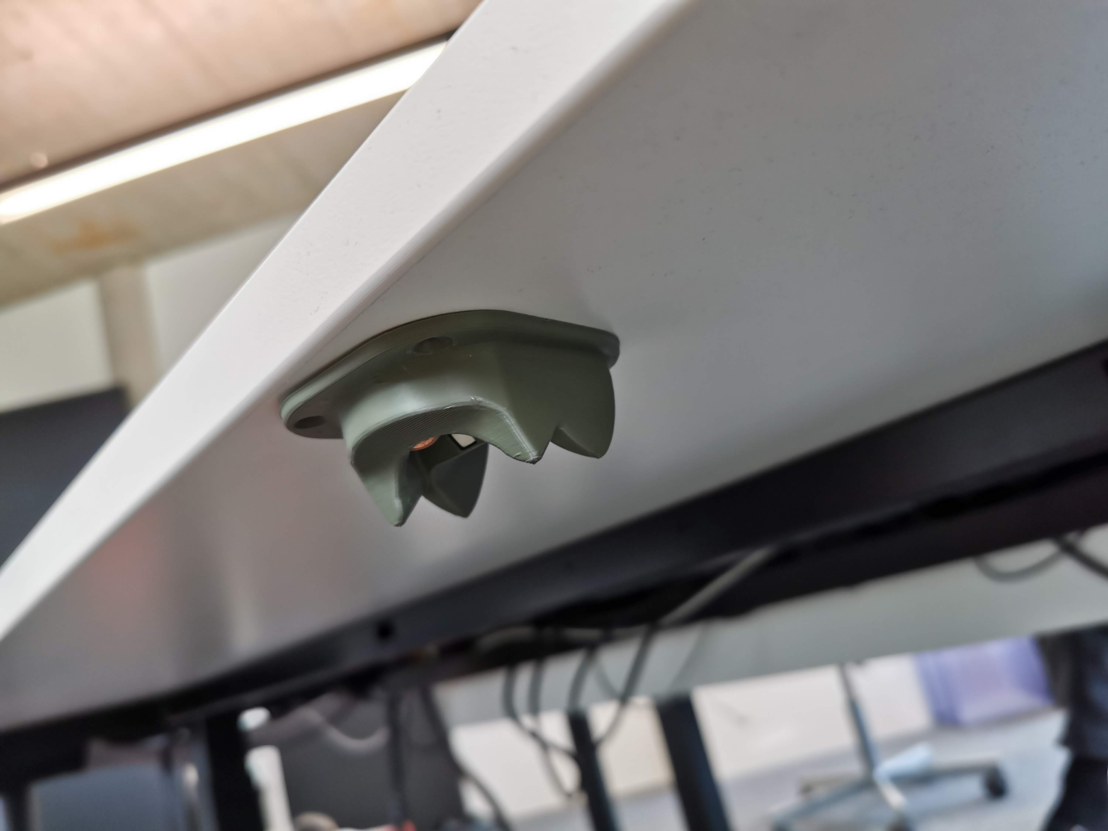 UnderTable - Dụng Cụ Mở Nắp Chai