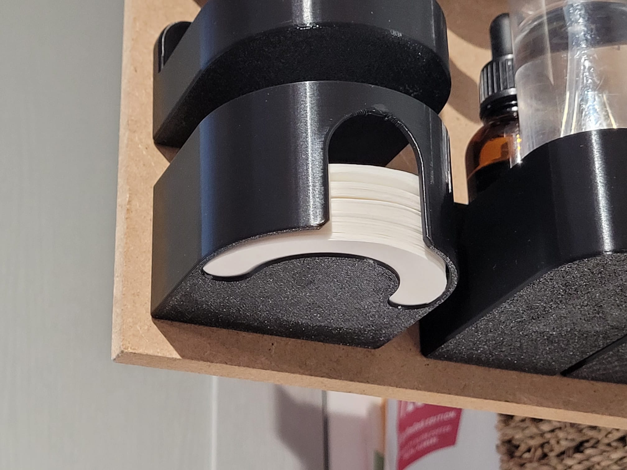 Giá treo tường đựng giấy Aeropress