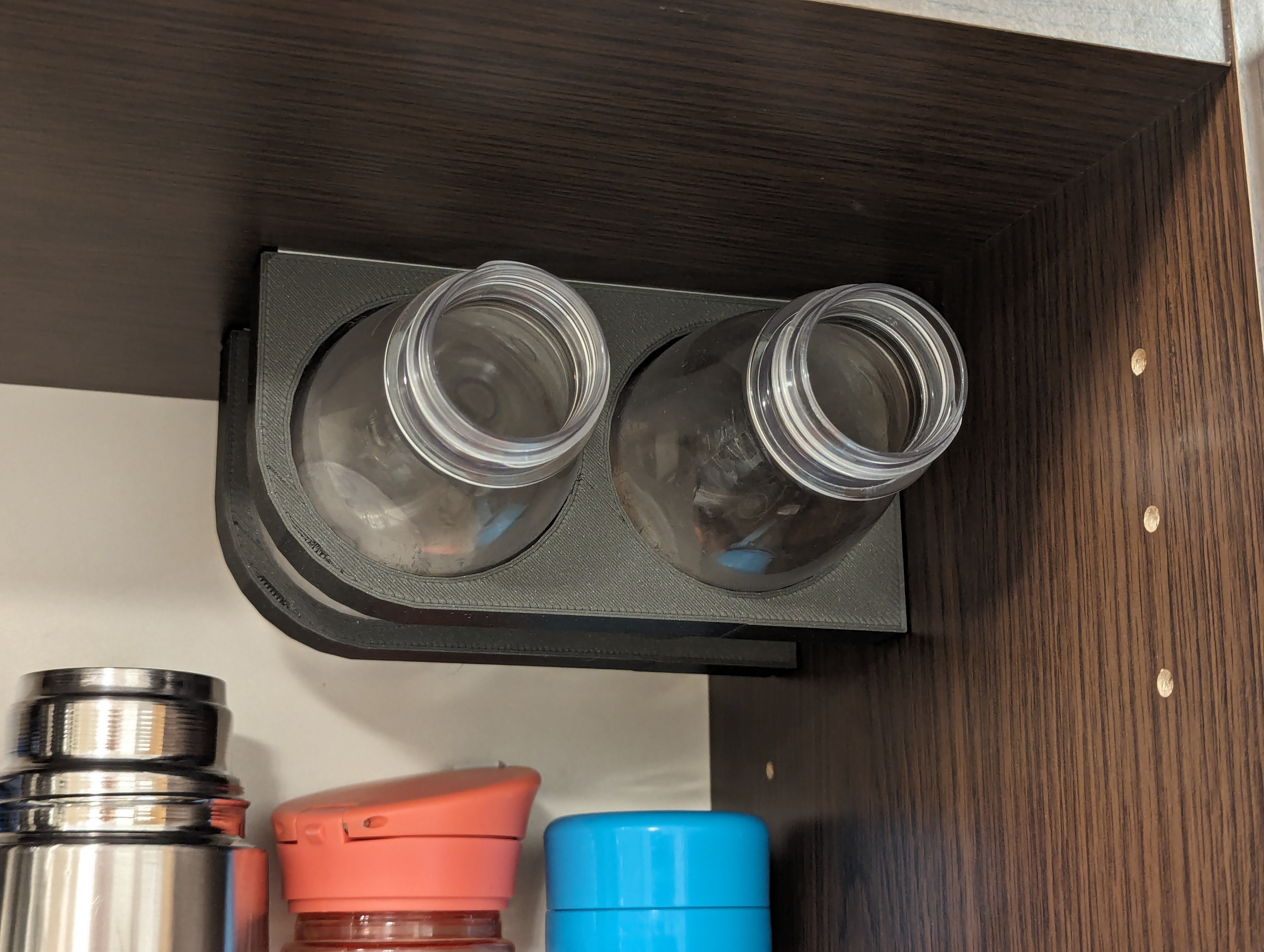 Giá đỡ/kẹp góc chai nước Ikea