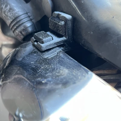 Kẹp che bình ắc quy trước Harley Davidson Sportster (Mrk 1.8)