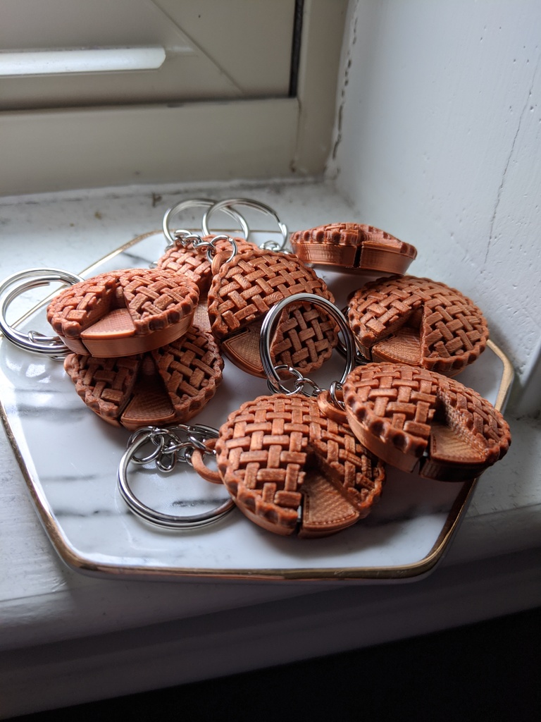 Móc Khóa Dao Cắt Chỉ Hình Miếng Bánh