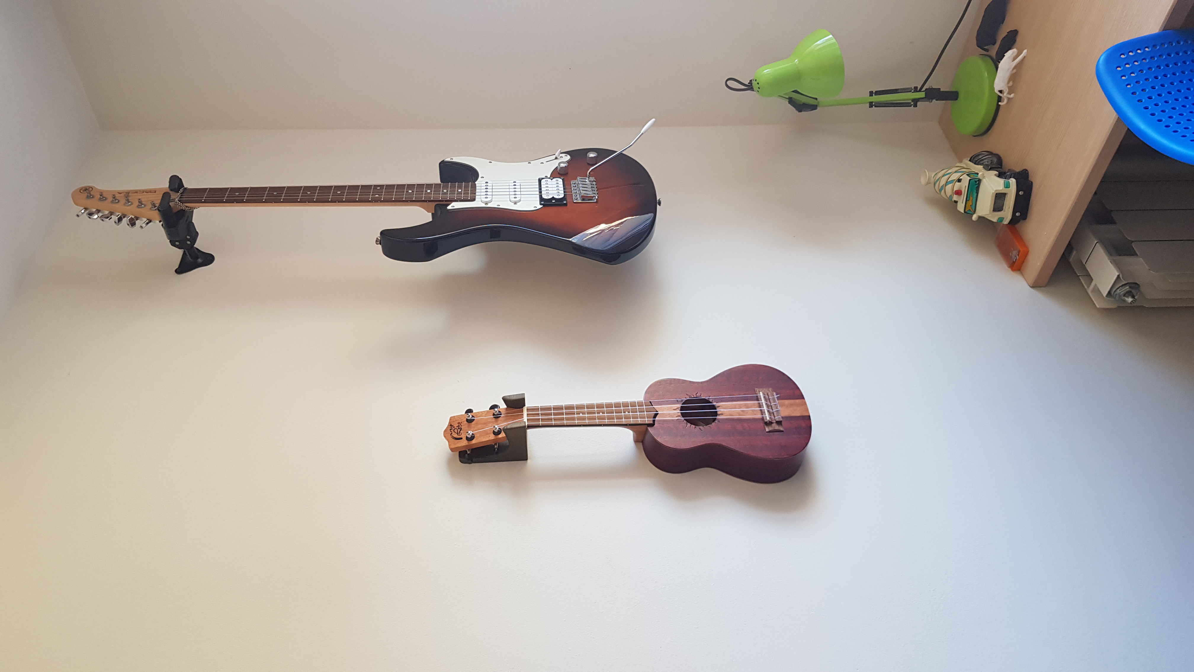 Giá Treo Tường Guitar & Ukulele