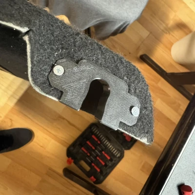 Kẹp cố định cốp xe Ford Fiesta/Focus