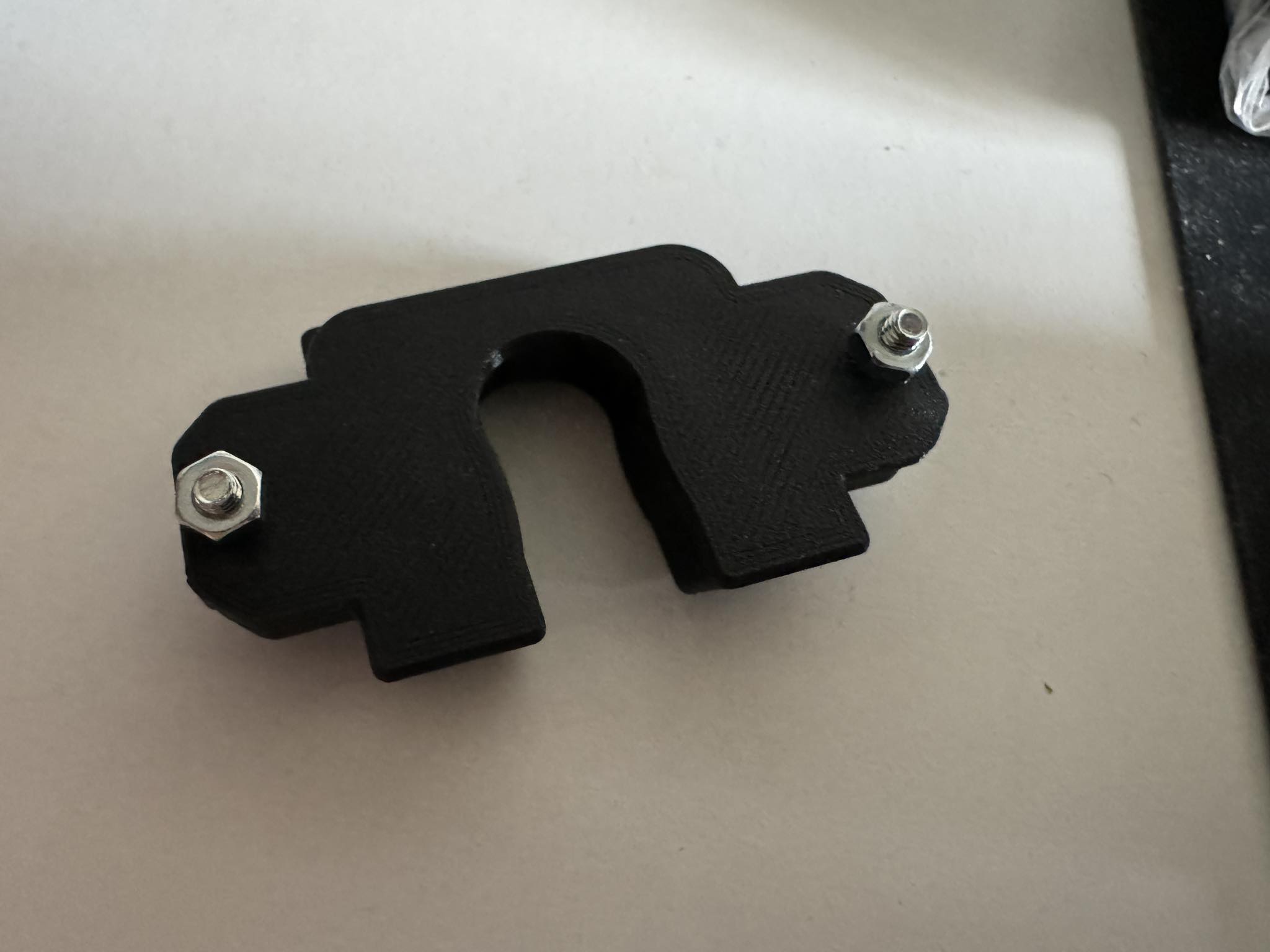 Kẹp cố định cốp xe Ford Fiesta/Focus