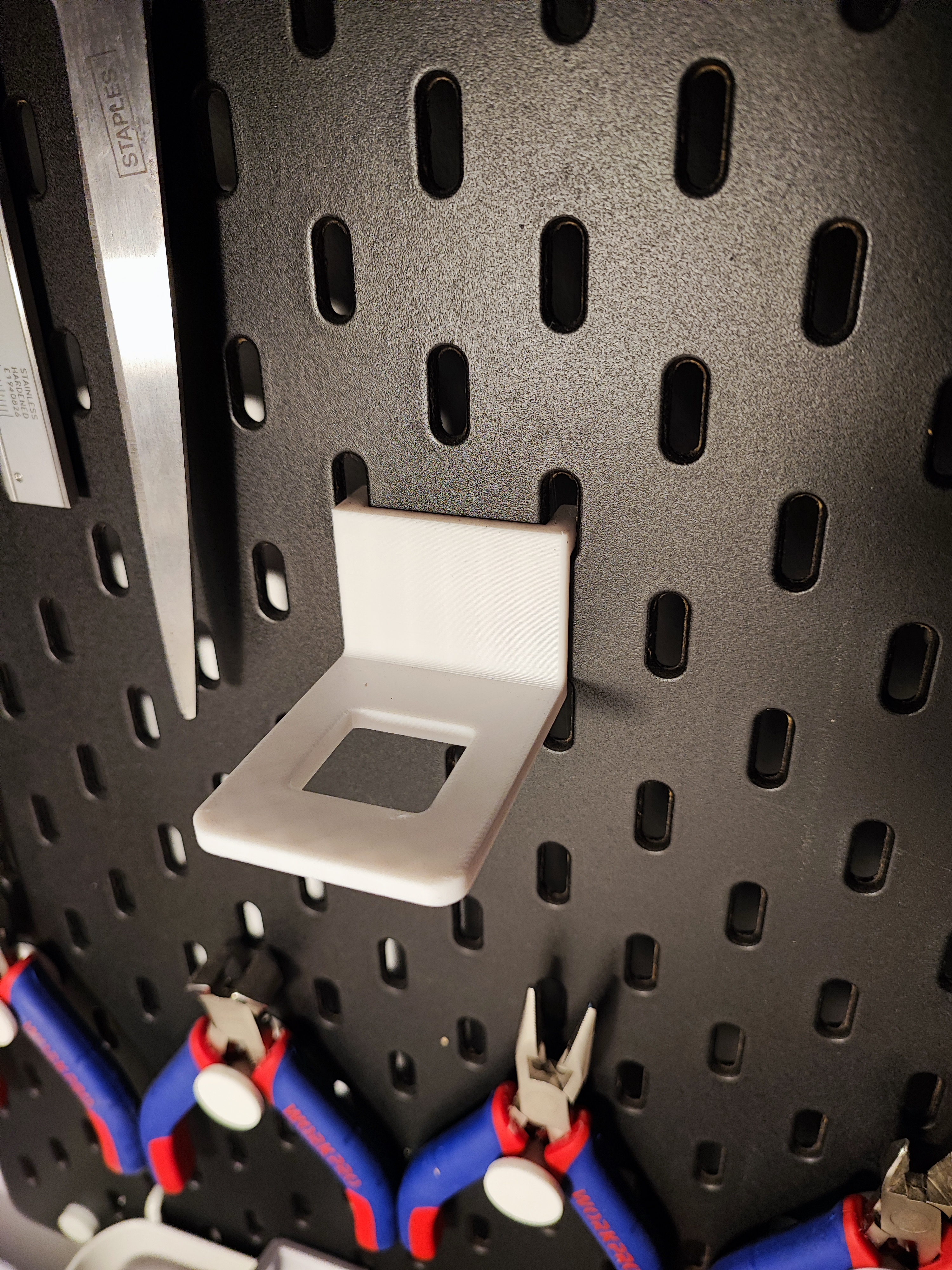 Giá đỡ máy hút thiếc & thiếc hàn Skadis