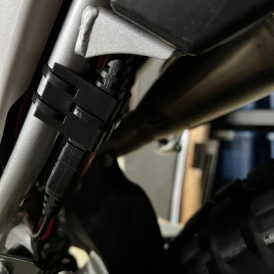 Pat Gắn Dây Sạc Noco Cho Sườn Xe Máy