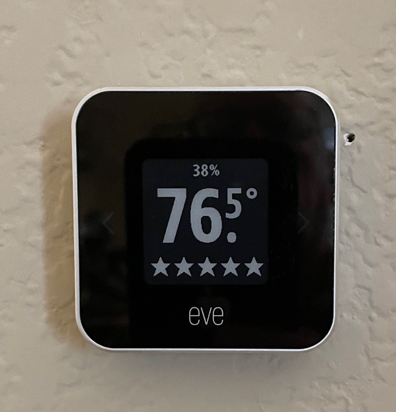 Giá treo tường cho cảm biến Eve Room đo nhiệt độ, độ ẩm, chất lượng không khí