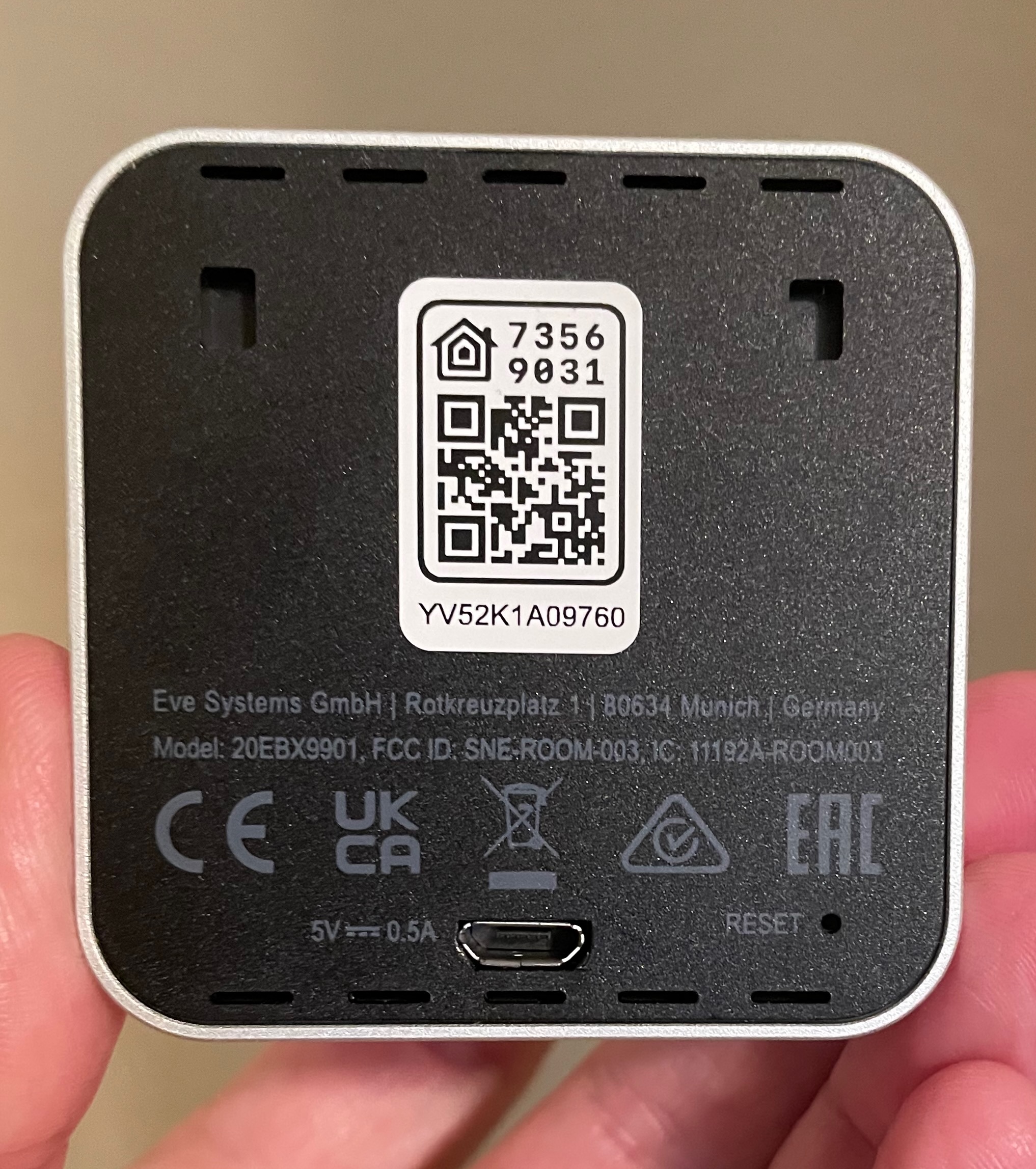 Giá treo tường cho cảm biến Eve Room đo nhiệt độ, độ ẩm, chất lượng không khí