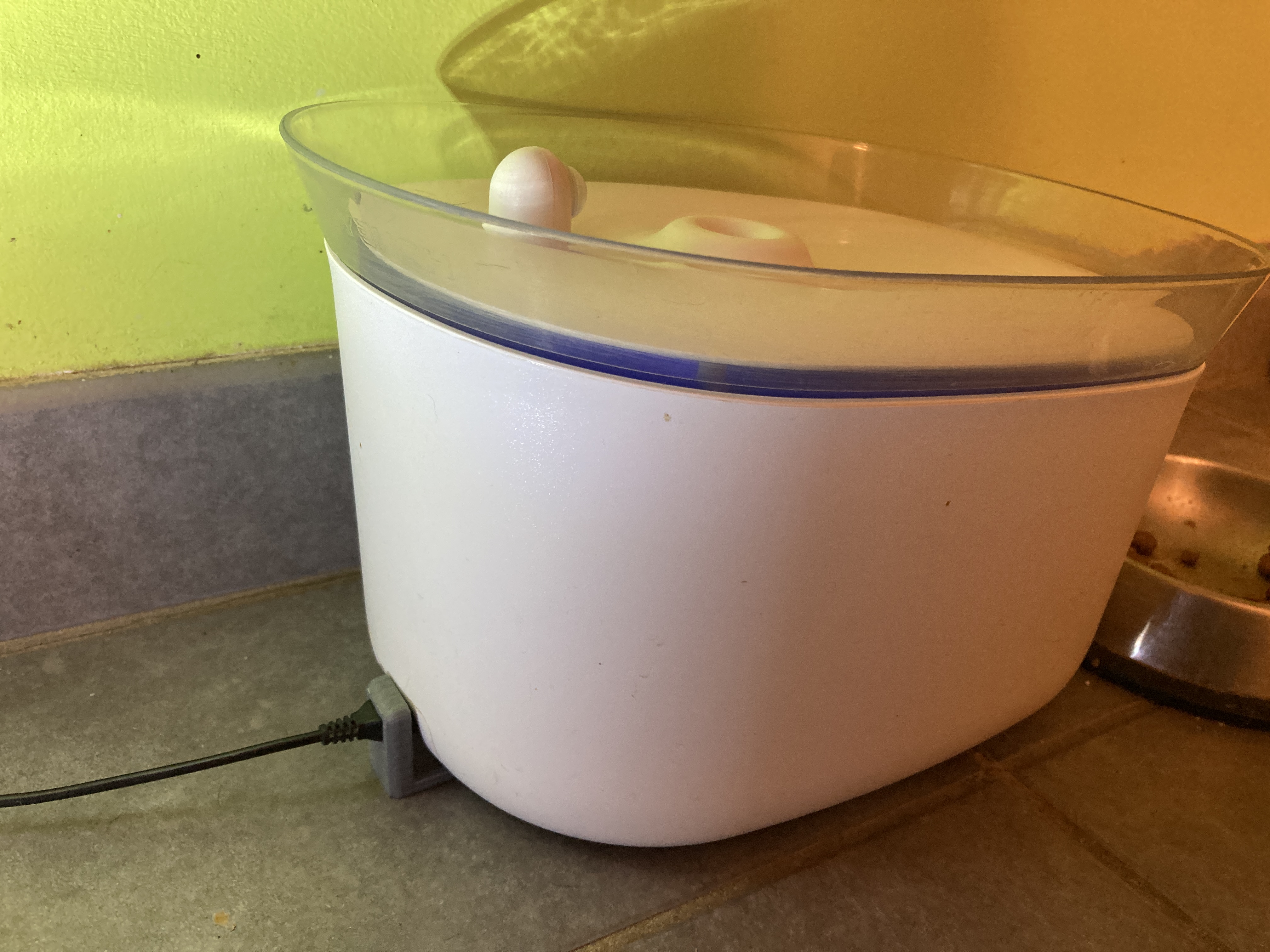 Chân đỡ dây điện cho máy phun nước cho mèo Honeyguaridan