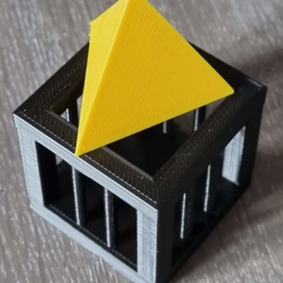 Câu đố "hình chóp trong khung"