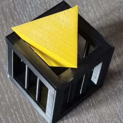 Câu đố "hình chóp trong khung"