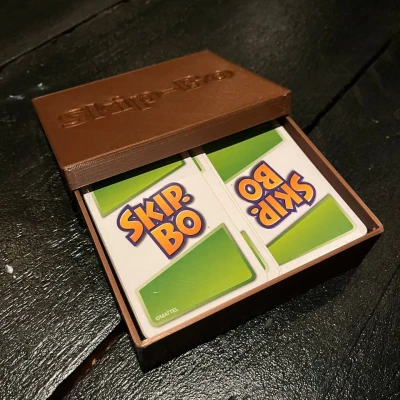 Hộp đựng bộ bài Skip-bo