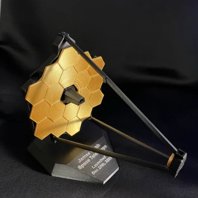 Gương Kính Viễn Vọng James Webb có Cánh Tay Gập