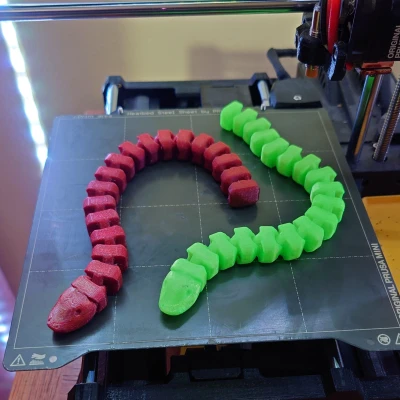 Rắn Khớp Nối Đồ Chơi (Articulated Snake Toy)