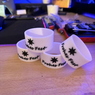 Cái Nhẫn Ăn Tết Vui Vẻ (Frohes Fest)