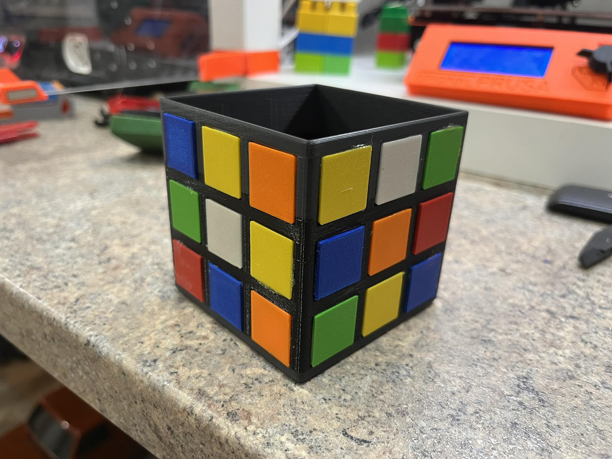 Chỗ Cắm Bút Chì Hình Khối Rubik