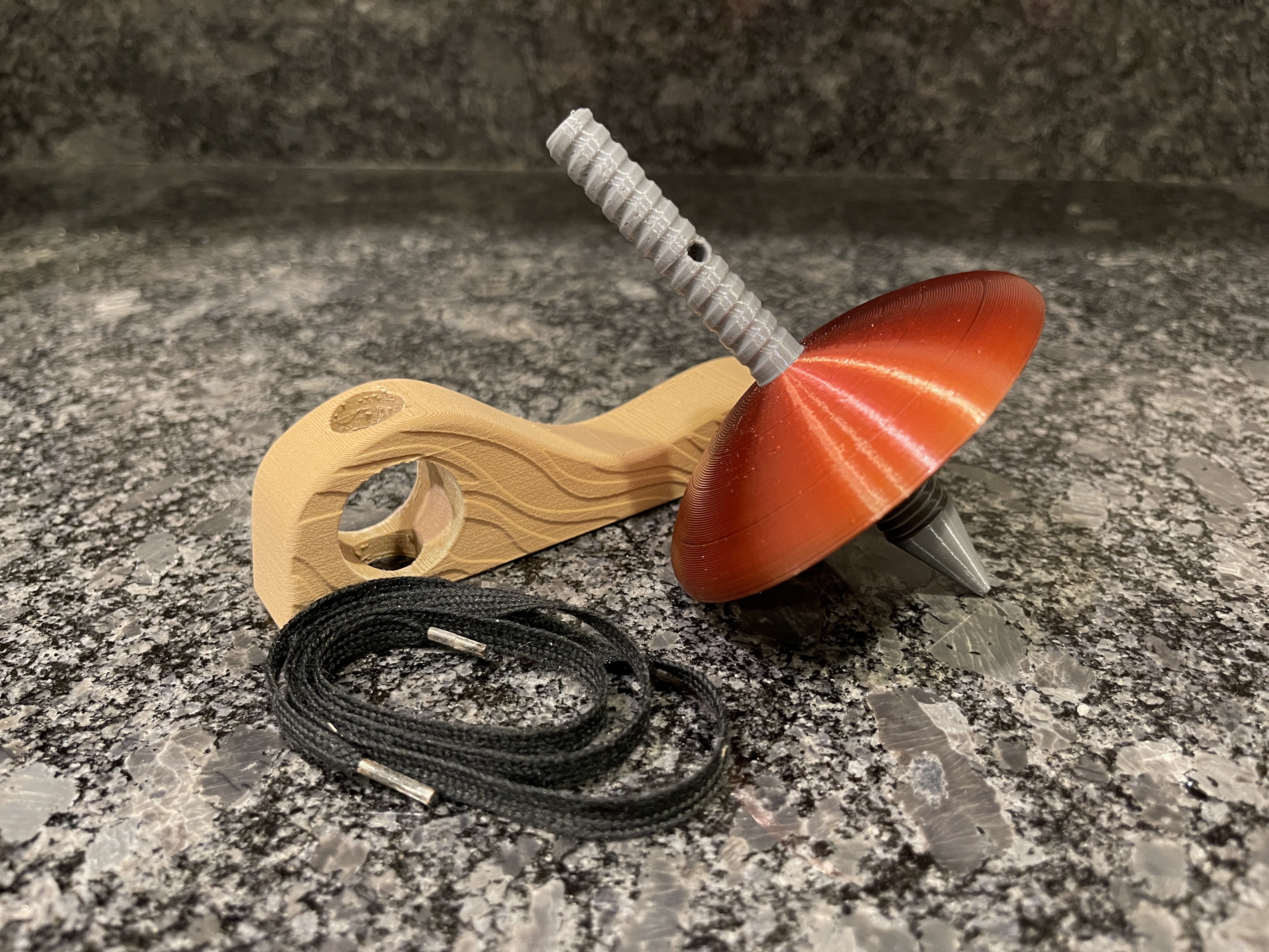 Con Quay Kéo Dây Cổ Điển