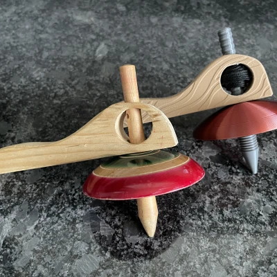 Con Quay Kéo Dây Cổ Điển