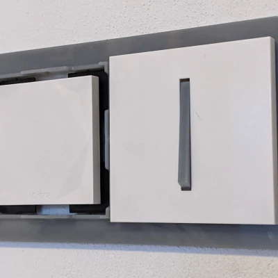 Adapter và nắp che cho nút Loxone Touch Air sang khung ABB Neo