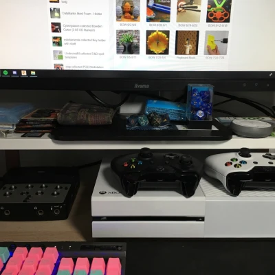 Chân đế màn hình Besta có chỗ cho Xbox One