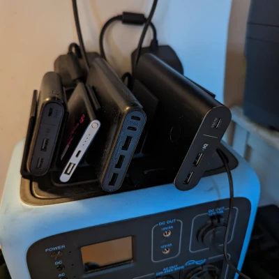 Giá Đỡ Sạc Dự Phòng (Có Mô Hình Gridfinity)