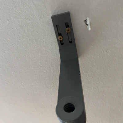 Giá đỡ cuộn dây treo trần nhà có thể thay đổi tay nắm