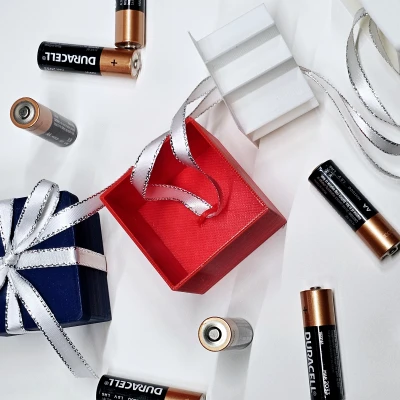 Hộp Quà Nhỏ Kèm Đế Lót Cho Tối Đa 8 Pin AA