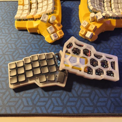 Vỏ Corne tùy chỉnh cho pin lớn hơn & switch choc