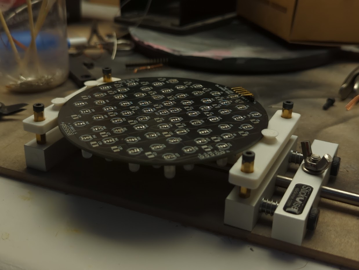 Hàm kẹp StickVise để giữ vật tròn